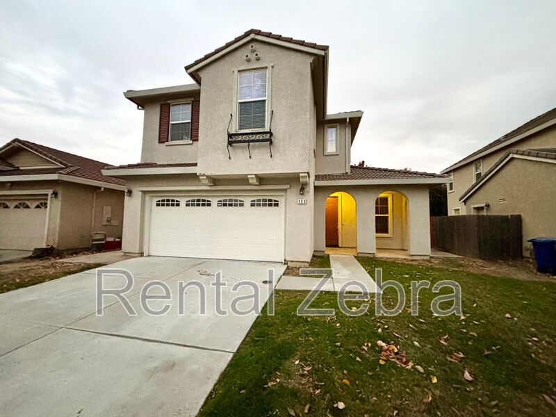 480 Tolman Way in Merced, CA - Foto de edificio