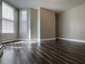 143 Seminary Ave, Unit 1 in Greensburg, PA - Foto de edificio - Building Photo