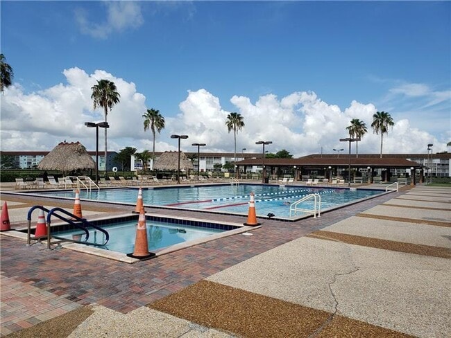 150 SW 134th Way in Pembroke Pines, FL - Building Photo - Building Photo