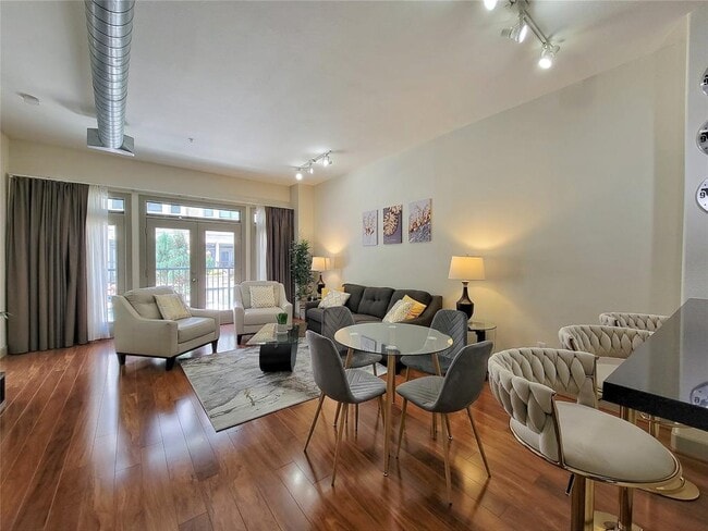 property at 1901 Post Oak Blvd