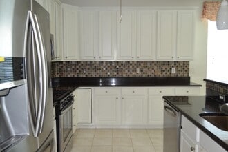 101 Newcastle Ct in Galloway, NJ - Building Photo - Building Photo