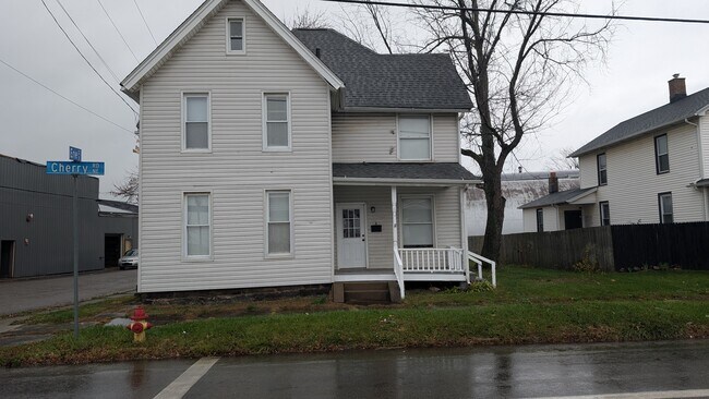 property at 4 Cherry Rd NE