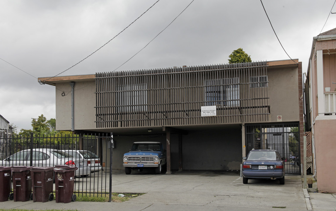 1620 50th Ave in Oakland, CA - Foto de edificio