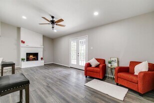 1928 Mars Dr in Garland, TX - Building Photo