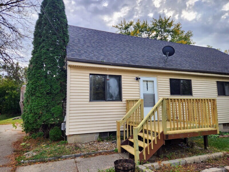 1627 E Glenwood Dr in Des Moines, IA - Building Photo