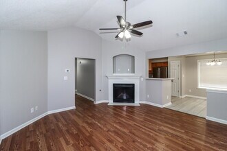 6936 Parkbrook Ln in Cordova, TN - Building Photo - Building Photo