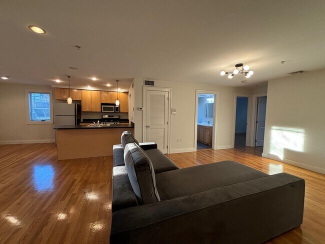 1110 Massachusetts Ave, Unit 3 in Cambridge, MA - Building Photo - Building Photo