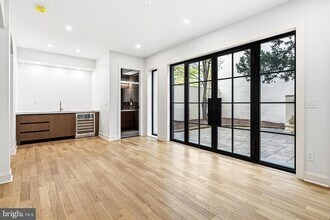 321 S 3rd St in Philadelphia, PA - Building Photo - Building Photo