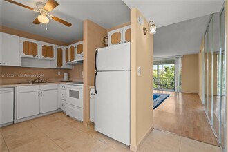 2930 Point E Dr in Aventura, FL - Building Photo - Building Photo