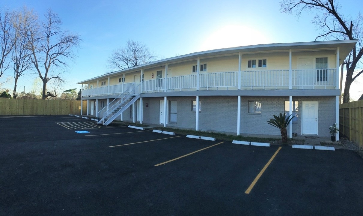 Oaks at Bonham Apartments in Houston, TX - Foto de edificio