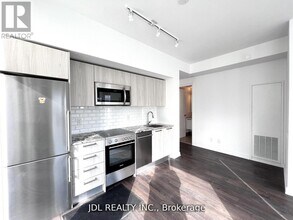 28 Wellesley St E in Toronto, ON - Building Photo - Building Photo