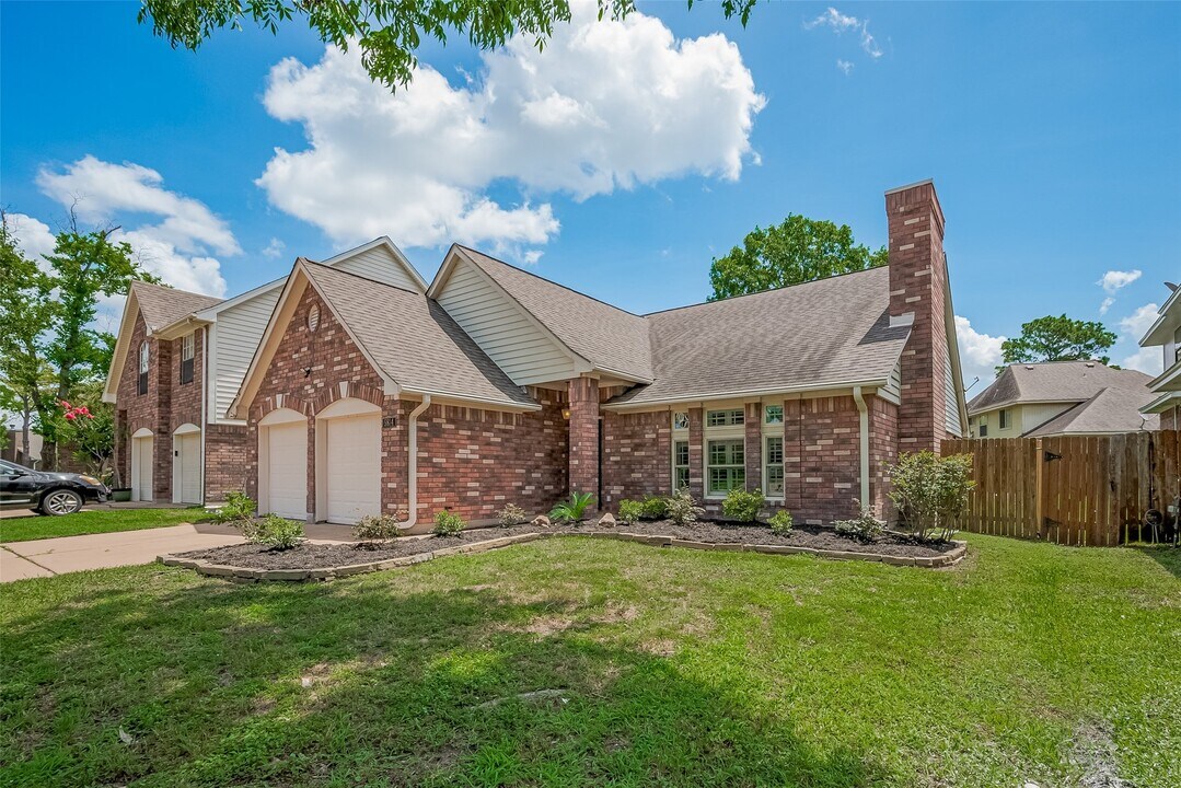 5814 N Magazine Cir in Houston, TX - Building Photo
