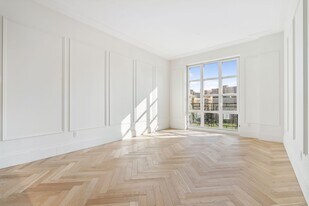 250 E 21st St in New York, NY - Building Photo