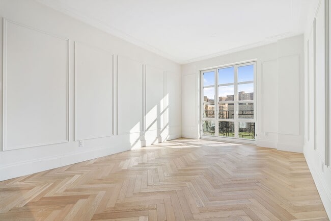 property at 250 E 21st St