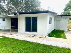 2380 SW 34th Way in Fort Lauderdale, FL - Building Photo - Building Photo