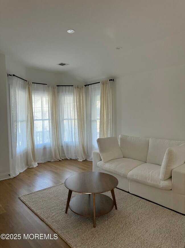 22 Atlantic Ave in Ocean Grove, NJ - Building Photo - Building Photo