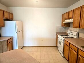 100 W Roosevelt Ave in Bensenville, IL - Building Photo - Building Photo