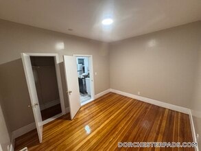 42 Lucerne St in Boston, MA - Foto de edificio - Building Photo