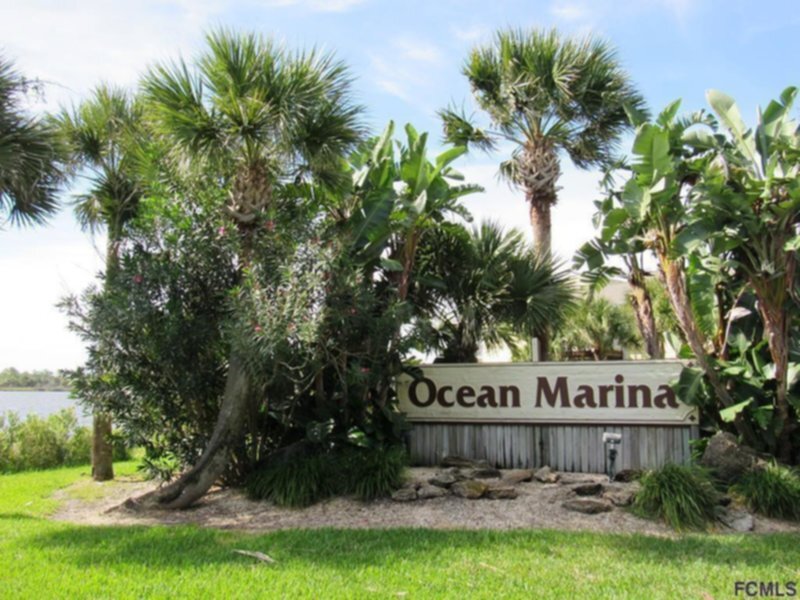 409 Ocean Marina Dr in Flagler Beach, FL - Foto de edificio