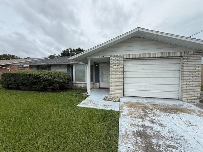 6124 18th St in Zephyrhills, FL - Building Photo - Building Photo