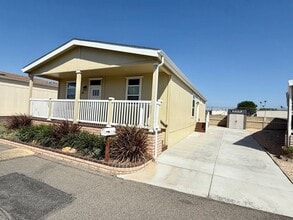 33 Magnolia Via in Anaheim, CA - Building Photo - Building Photo