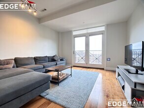 1501 Commonwealth Ave, Unit 1 in Boston, MA - Building Photo - Building Photo
