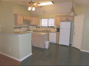 12530 Meadowglen Dr in Stafford, TX - Foto de edificio - Building Photo