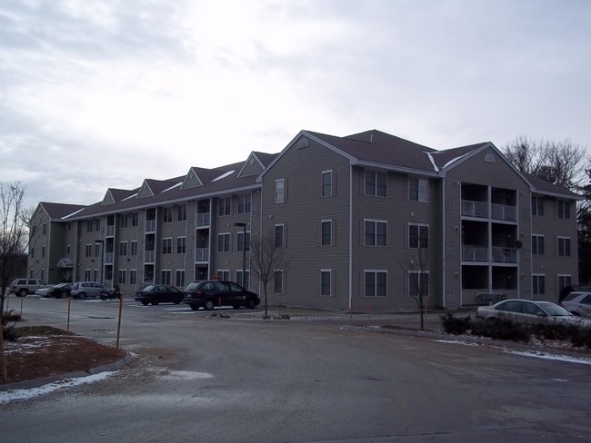 Old Wellington Road Apartments in Manchester, NH - Building Photo - Building Photo