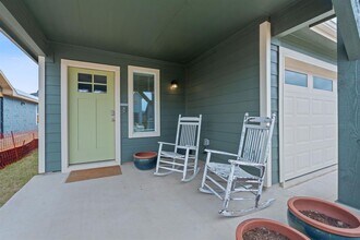 416 Frogmore Lp in Uhland, TX - Building Photo - Building Photo