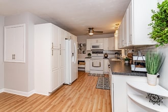 110 Midland Ave in Stamford, CT - Building Photo - Building Photo