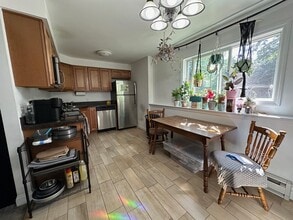 40 A Melrose Ave in East Northport, NY - Building Photo - Building Photo