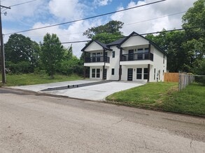 2651 Beaumont Ave in Liberty, TX - Building Photo - Building Photo