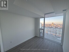 1 Fairview Rd E in Mississauga, ON - Building Photo - Building Photo