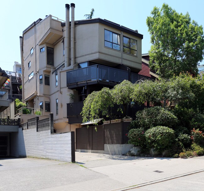 2028 W 3rd Ave in Vancouver, BC - Building Photo - Primary Photo