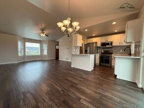 450 Emily Ln in Harrisburg, OR - Building Photo - Building Photo