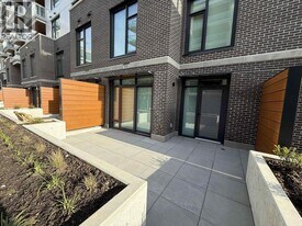 755 Harbourside Dr in North Vancouver, BC - Building Photo