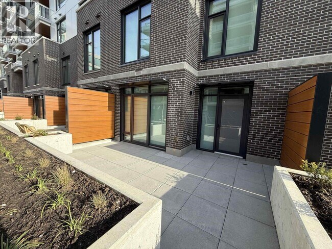 property at 755 Harbourside Dr