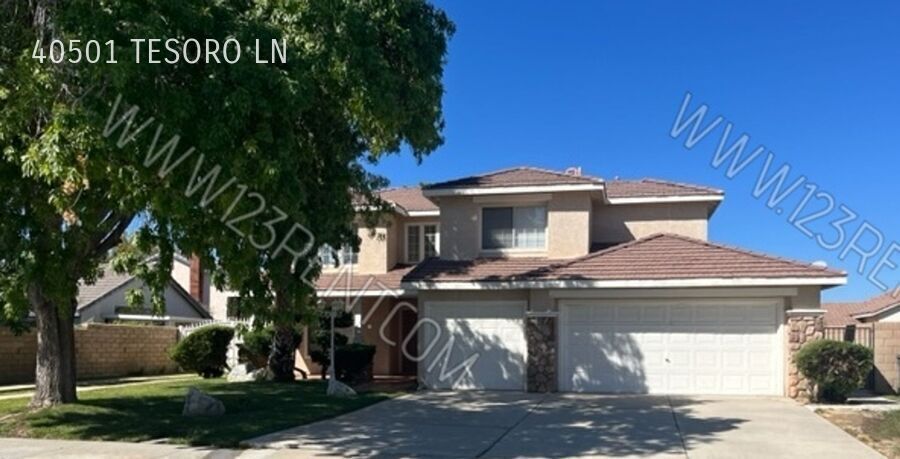 40501 Tesoro Ln in Palmdale, CA - Foto de edificio