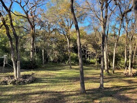 3014 Thousand Oaks Dr in Austin, TX - Foto de edificio - Building Photo