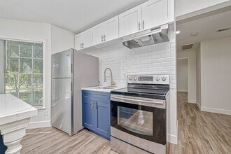 5609 Denmark St in Houston, TX - Building Photo - Building Photo