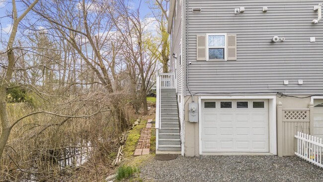 815 S Pine Creek Rd-Unit -A in Fairfield, CT - Building Photo - Building Photo