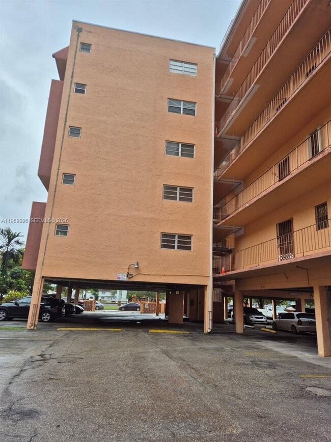 440 E 23rd St in Hialeah, FL - Foto de edificio - Building Photo
