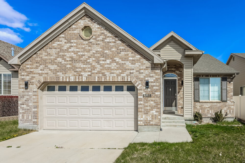 6588 Oak Bridge Dr in West Jordan, UT - Building Photo