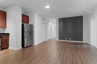 2451 W Howard St in Chicago, IL - Building Photo - Building Photo