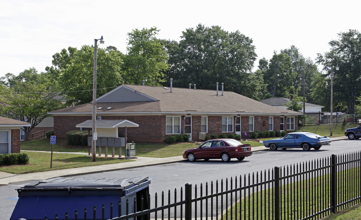 Oakland Place Apartment in Greer, SC - Building Photo