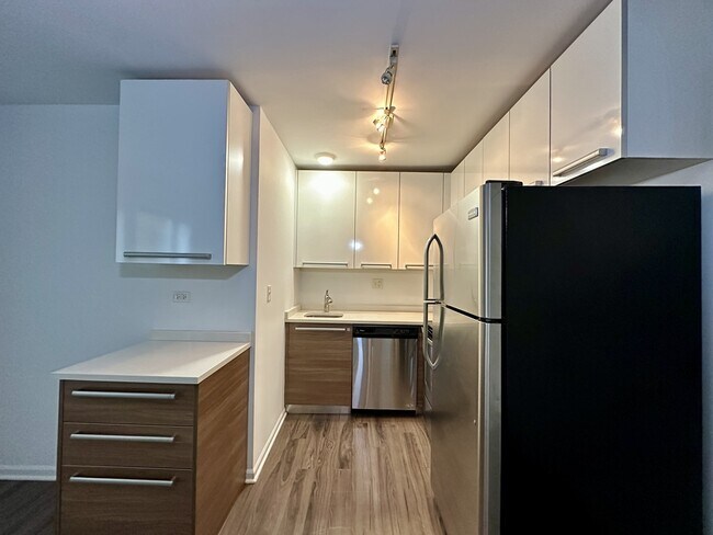 925 W Carmen Ave in Chicago, IL - Foto de edificio - Building Photo