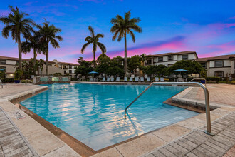 Harbour Cove in Pembroke Pines, FL - Building Photo - Building Photo