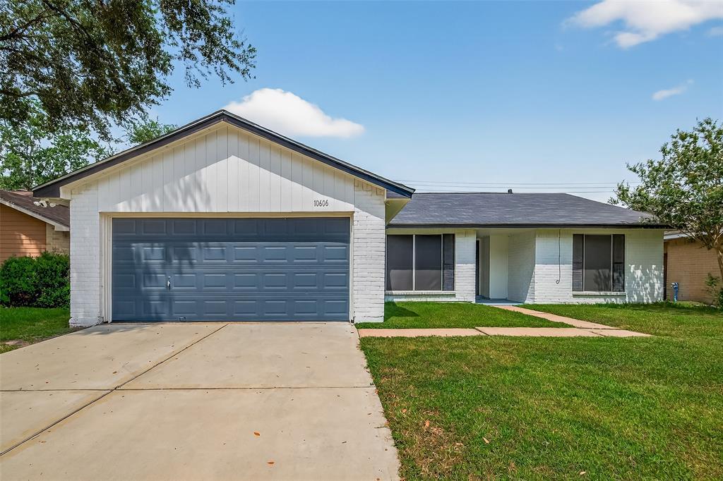 10606 Forest Leaf Dr in Sugar Land, TX - Building Photo