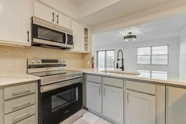 property at 2135 Casa Rio Cir