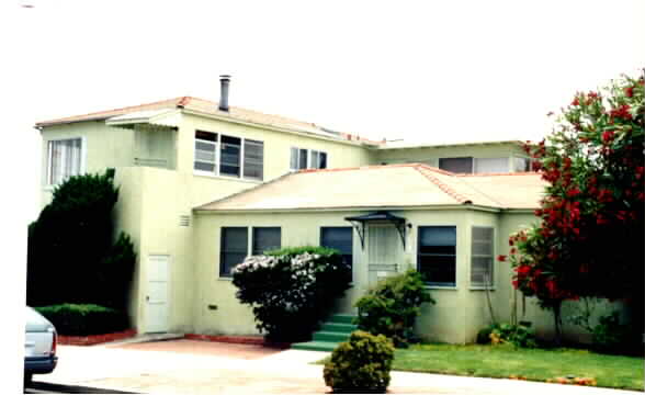 4670-4688 Dawes St in San Diego, CA - Building Photo - Building Photo